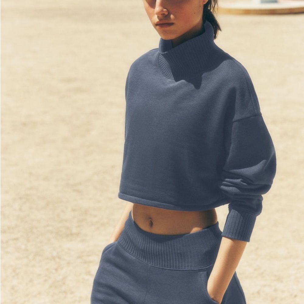 ALO Yoga Cropped Serenity Coverup in Bluestone Size L